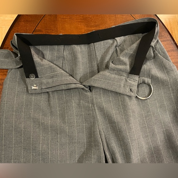 Wide leg pants. Elastic waistband. 2 pockets. Belted. Grey w/ white stripes. M - Picture 6 of 12